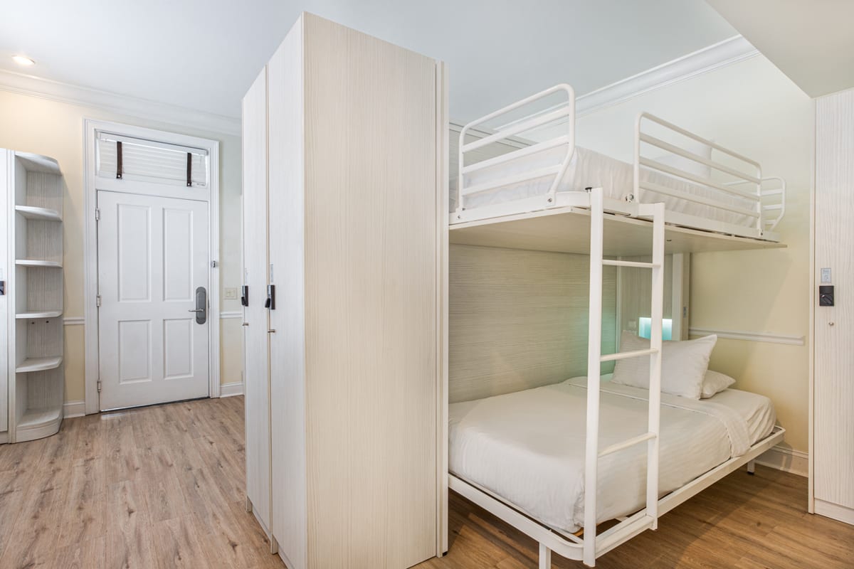 NYAH 6 Single Beds with Balcony